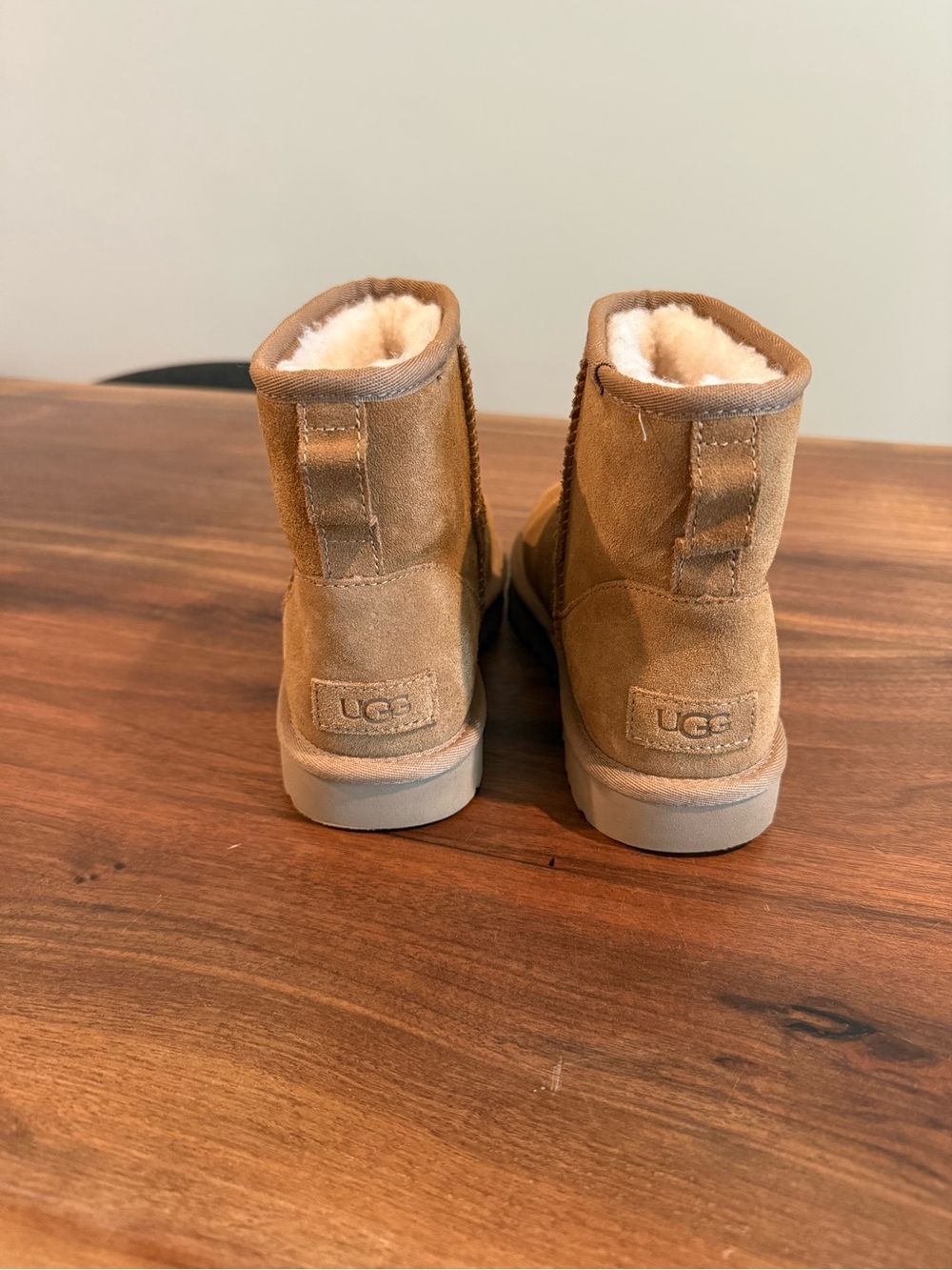 Mini Uggs Size 8 - Picture 2 of 5